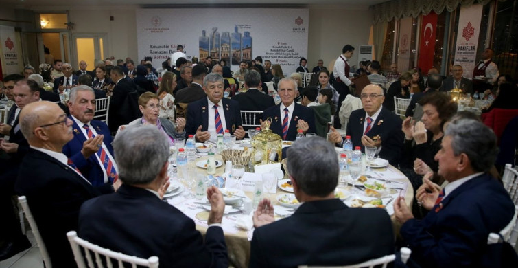 İzmir'de Şehit Yakınları ve Gaziler 'Büyük Aile Sofrası'nda Buluştu