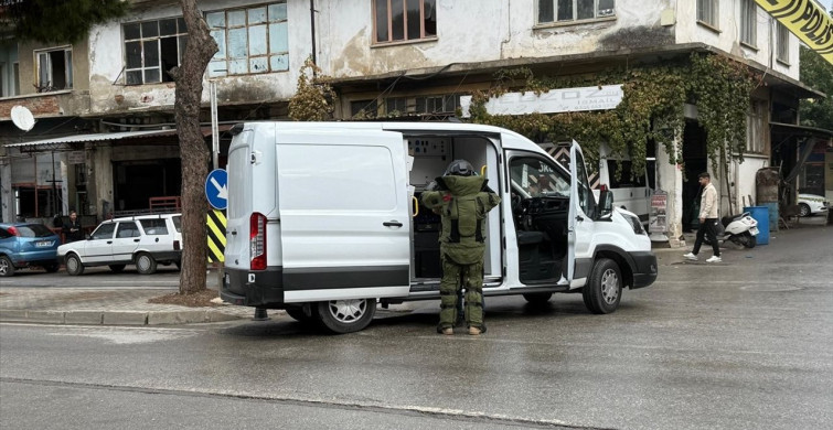 İzmir'de Tarlada Bulunan El Bombası Alarmı