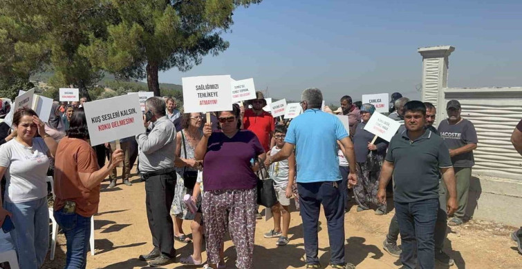 İzmir'de tavuk çiftliği projesine mahalleli tepki gösterdi