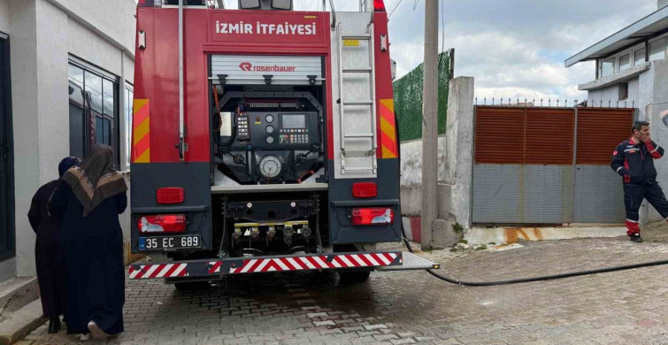 İzmir'de Tek Katlı Evde Yangın Korkuttu