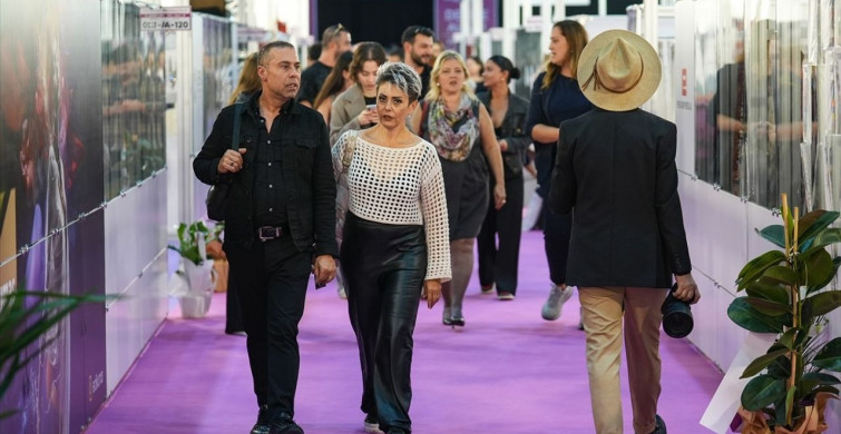 İzmir'de Tekstil ve Ayakkabı Fuarları Açıldı