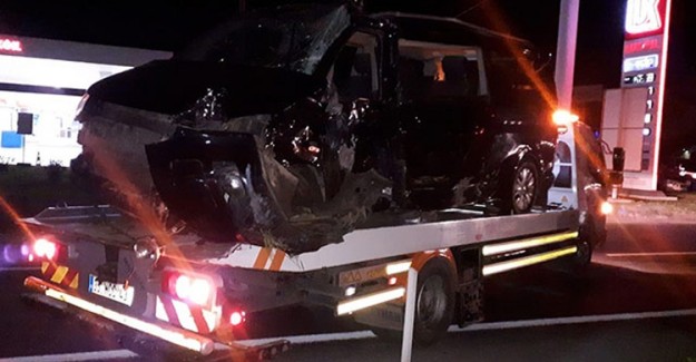 İzmir’de TIR İle Minibüs Çarpıştı