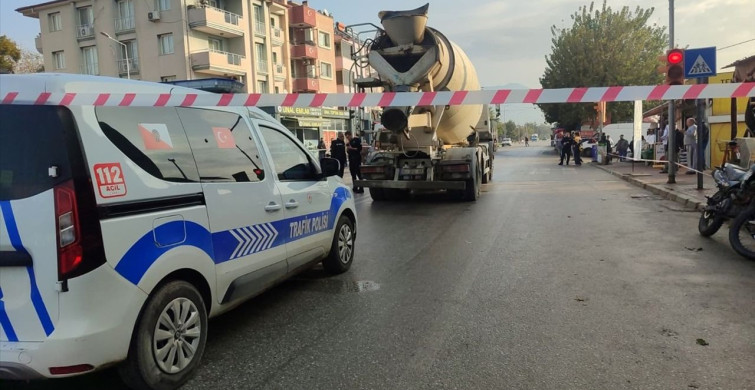 İzmir'de trafik kazasında hayatını kaybeden babaanneler anıldı