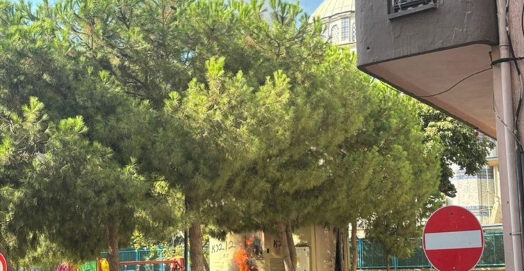 İzmir'de Trafoda Yangın İtfaiye Ekipleri Tarafından Söndürüldü