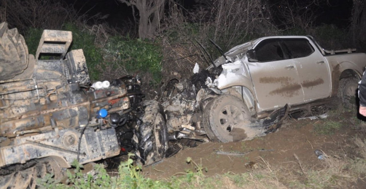 İzmir'de Traktör ve Pikap Çarpıştı: Sürücüler Yaralı