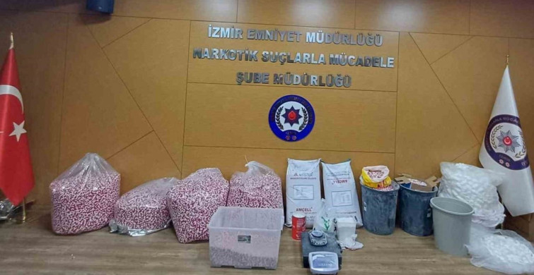 İzmir'de uyuşturucu operasyonu: 121 bin 816 hap ele geçirildi