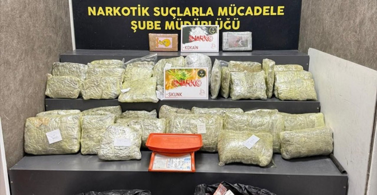 İzmir'de Uyuşturucu Operasyonu: 30 Kilo Uyuşturucu Ele Geçirildi İzmir'de Uyuşturucu Operasyonu: 30 Kilo Uyuşturucu Ele Geçirildi