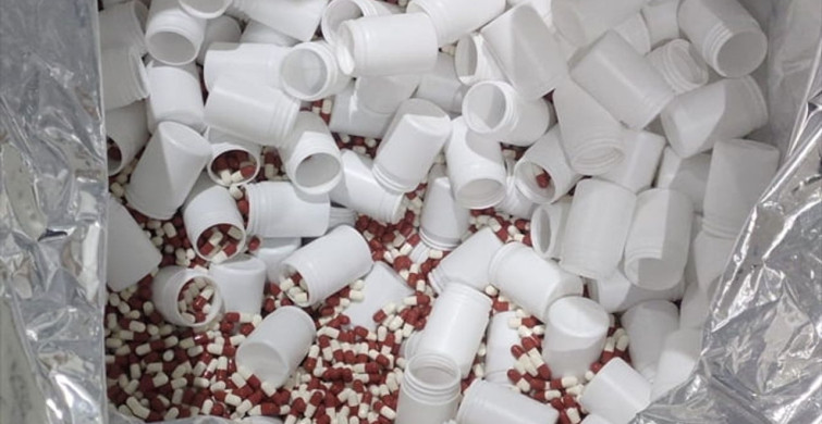 İzmir'de Uyuşturucu Operasyonu: 450 Bin Hap ve Kokain Ele Geçirildi