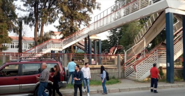 İzmir'de Vinç Üst Geçide Çarptı