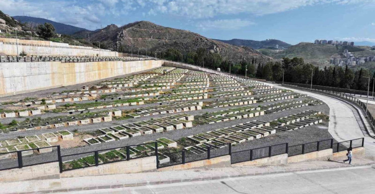 İzmir'de Yeni Mezarlık Alanları Açıkladı