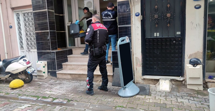 İzmir'deki Emlak Ofisinde Silahlı Kavga: 2 Yaralı