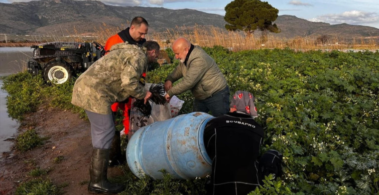 İzmir'deki Taşkında Hayvanlar Kurtarıldı
