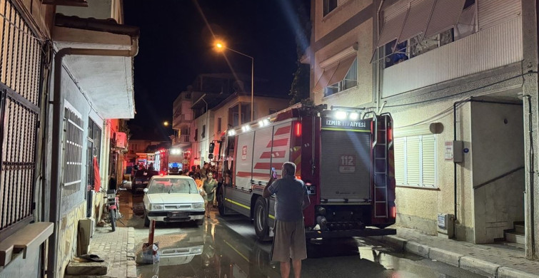 İzmir'deki Yangın, Bir Evi Kullanılamaz Hale Getirdi