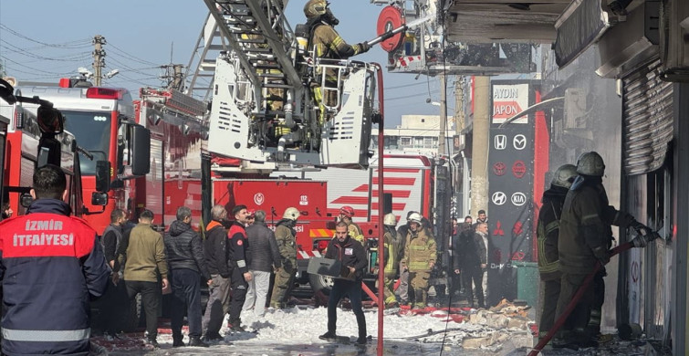 İzmir'deki Yangın Kontrol Altına Alındı