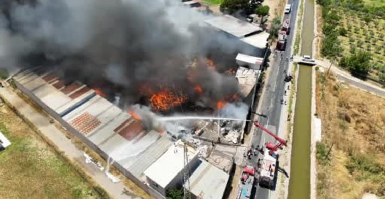 İzmir'in Menemen ilçesindeki geri dönüşüm fabrikasında yangın kontrol altına alındı