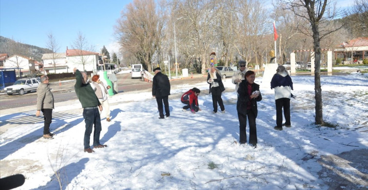 İzmir'in Yüksek Kesimlerinde Kar Keyfi