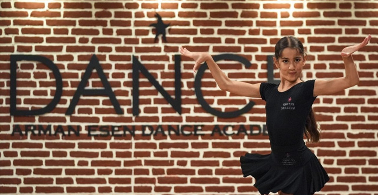 İzmirli Genç Dansçı Lena Esen'den Uluslararası Başarı