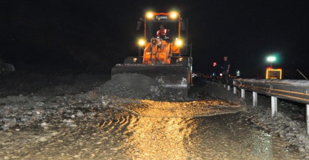 İzmir-Manisa Yolu Trafiğe Kapandı