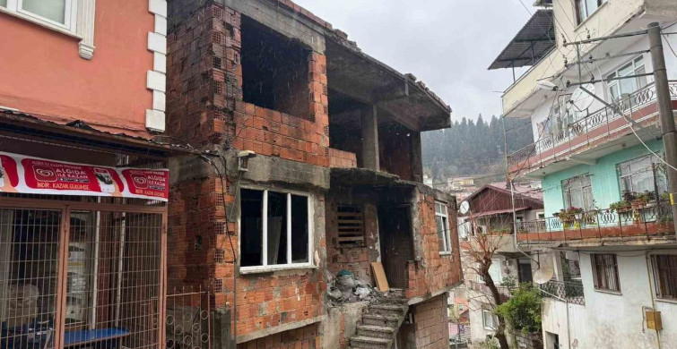 İzmit’te Yangın: Kullanılmayan Ev Alev Alev Yandı