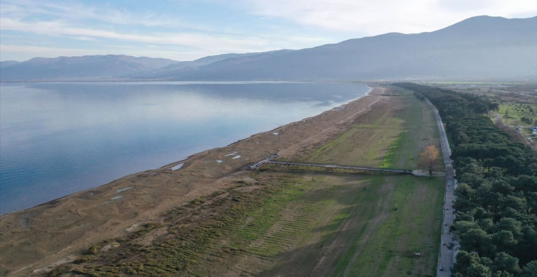 İznik Gölü'nde Su Çekilmesi Endişeleri Artıyor