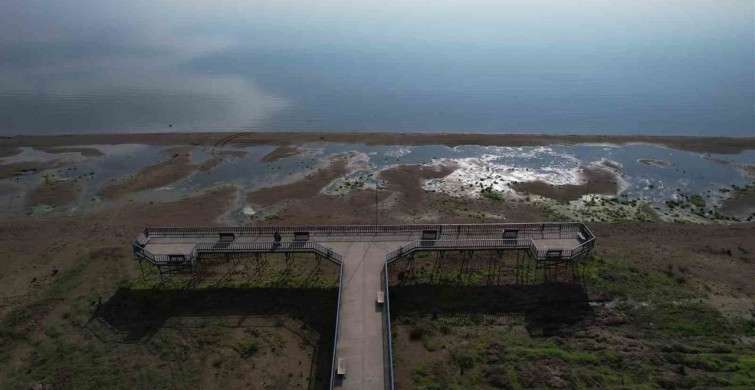 İznik Gölü'nde Su Seviyesi Düşüyor: Üreticiler Endişeli