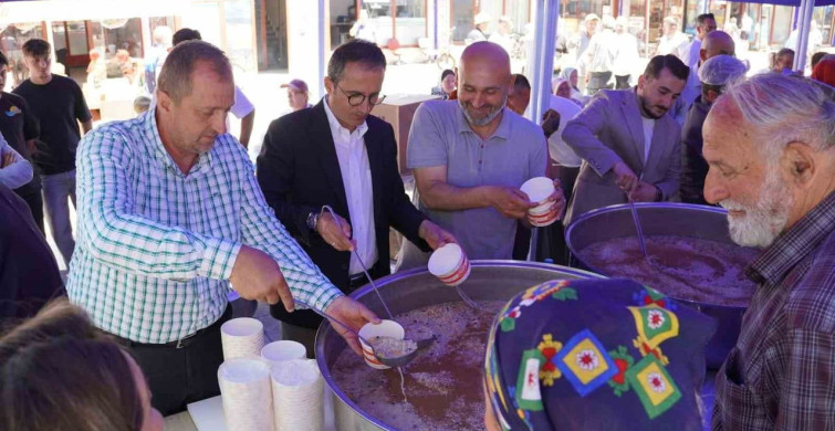 İznik'te muharrem ayı dolayısıyla 5 bin kişilik aşure ikramı yapıldı