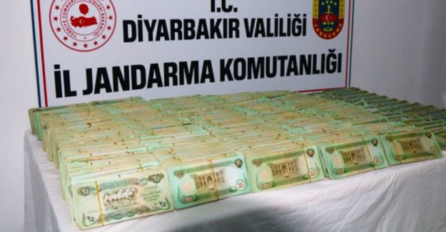 Jandarma Ekipleri, 3 Çanta İçerisinde 1 Milyon Irak Dinarı Yakaladı