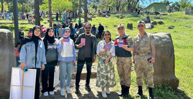 Jandarma Ekipleri Kadınların Güvenliği İçin KADES Uygulamasını Tanıttı