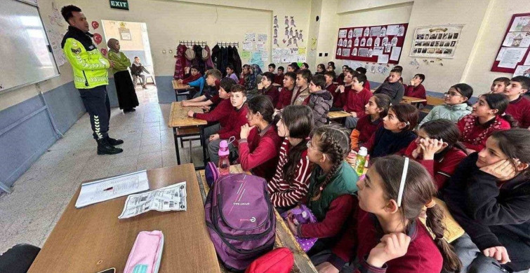 Jandarma Ekiplerinden Öğrencilere Trafik Eğitimi
