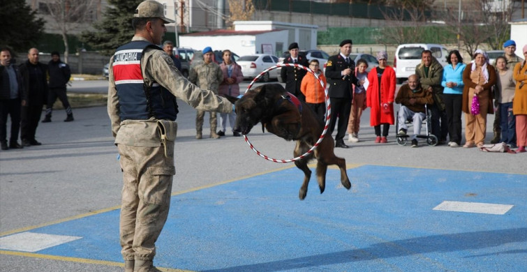 Jandarma Ekiplerinden Özel Gereksinimli Bireylere Özel Etkinlik