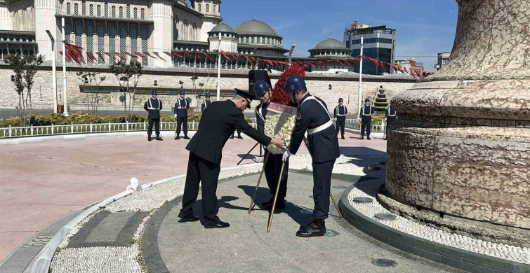 Jandarma Genel Komutanlığı’nın 187’nci kuruluş yıl dönümünde Taksim Cumhuriyet Anıtı’na çelenk bırakıldı