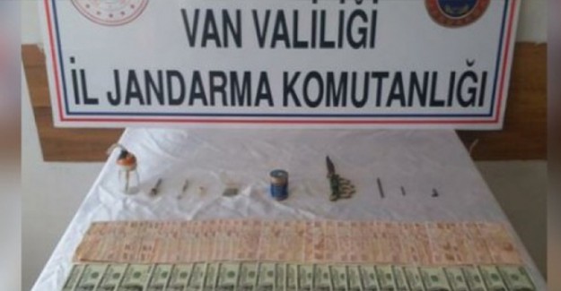 Jandarma Özalp İlçesinde Sahte 2 Bin 600 Dolar Yakalandı