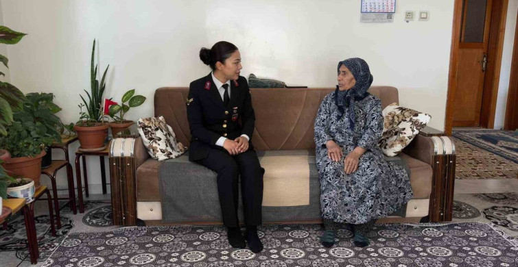 Jandarma Şehit Annelerini Unutmadı