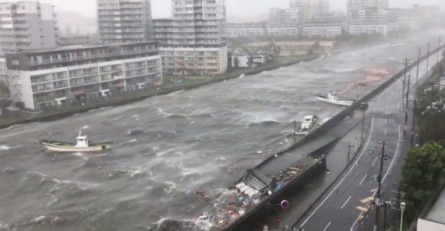 Japonya'da Fırtına Alarmı! Tüm Uçuşlar İptal Edildi