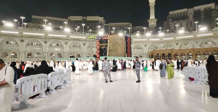 Kabe-i Muazzama'nın Dış Duvarlarında Bakım Çalışmaları Başladı