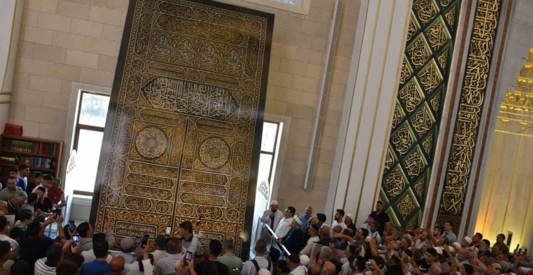 Kabe’nin kapı örtüsü Millet Cami ve Külliyesi’nde sergileniyor