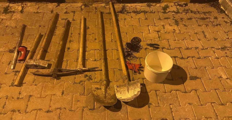Kaçak Define Kazısında 5 Kişi Suçüstü Yakalandı