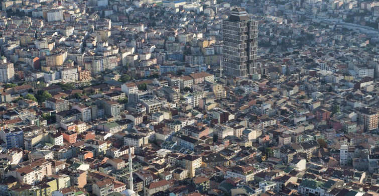 Kaçak kat değil apartman çıkmışlar: Deprem sonrası İstanbul Bağcılar’daki bina gündem oldu