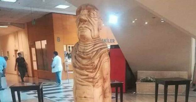 Kadıköy Belediyesi'nde FETÖ'nün Elebaşına Benzer Heykel Sosyal Medyanın Gündeminde