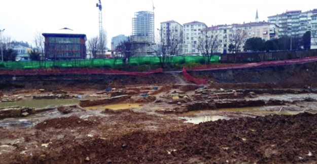 Kadıköy'de İnşaat Çalışmalarında Tarihi Eser Kalıntıları Çıktı