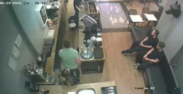 Kadıköy'de kafe çalışanına dışarıdan saldırı: olay anları kamerada