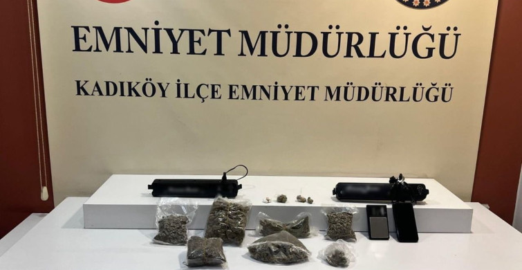 Kadıköy'de Narkotik Operasyonu: Gizli Bölmeden Uyuşturucu Çıktı