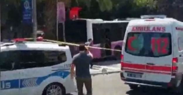 Kadıköy'de Otobüs İş Yerine Daldı!