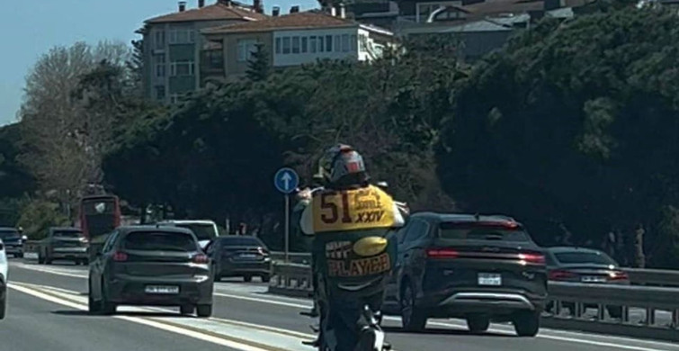 Kadıköy'de Plakasız Motosikletin Tehlikeli Sürüşü Kamerada