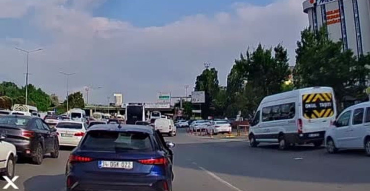 Kadıköy'de Sürücüsünün Rahatsızlanması Sonucu Takla Atan Otomobil