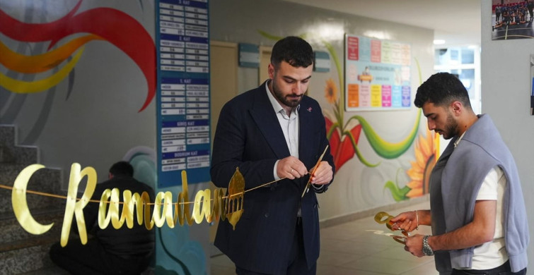 Kadıköy'deki Ortaokul Ramazan İçin Süsleniyor