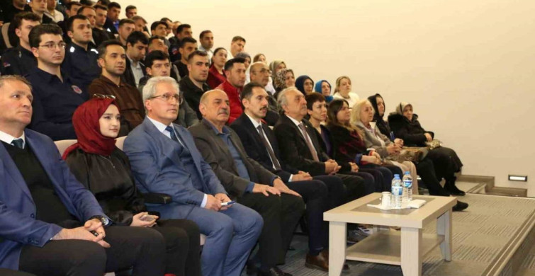 Kadın Komisyonu'ndan İstiklal Marşı Konferansı