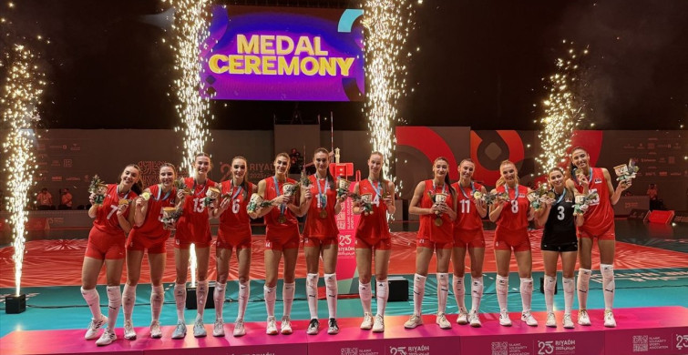 Kadın Milli Voleybol Takımı Tarihi Zaferini Kutladı