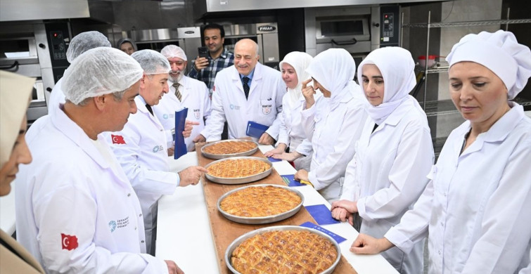 Kadın Ustalar Baklava Yarışmasında Yeteneklerini Gösterdi