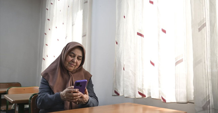Kadınlar Akıllı Telefon Eğitimiyle Dijital Dünyaya Adım Atıyor